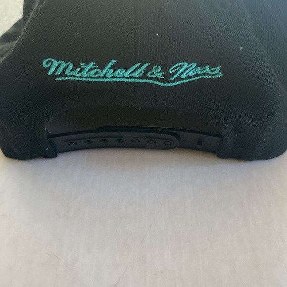Mitchell & Ness Nostalgia Co. PA Vancouver Grizzlies Black SnapBack Hat OS - Picture 3 of 7